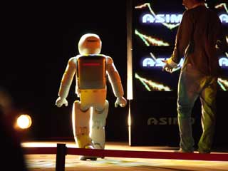 ASIMO ROBOT WALKING